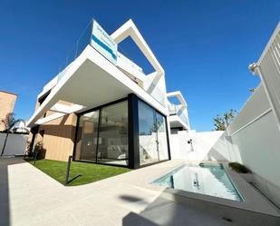 Vista exterior de Casa o xalet en venda en Pilar de la Horadada amb Aire condicionat, Calefacció i Jardí privat