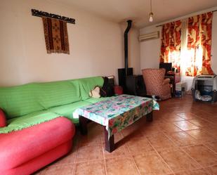 Sala d'estar de Casa adosada en venda en Huerta de Valdecarábanos amb Terrassa