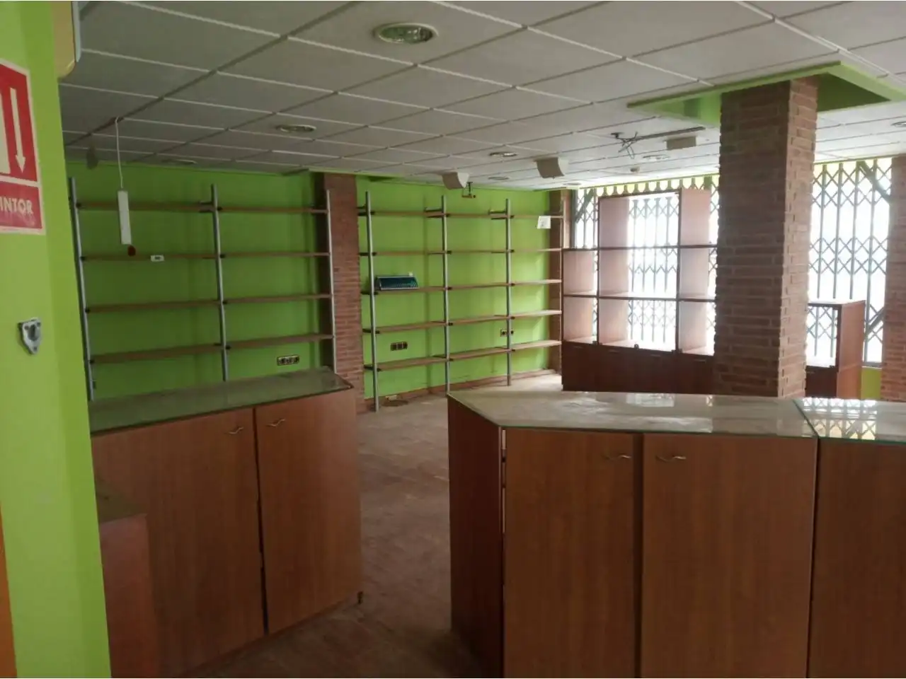 Business premises for sale in Calle  Belchite s/n esqu. Cl. Tafalla