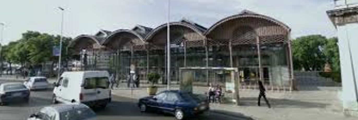 Vista exterior de Local en venda en  Sevilla Capital