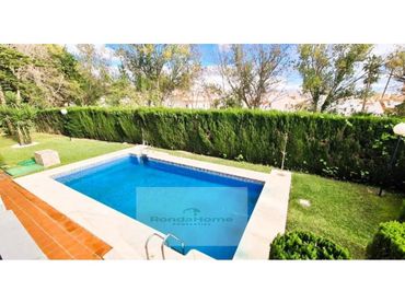 Pis amb piscina de lloguer a Calle Tirreno