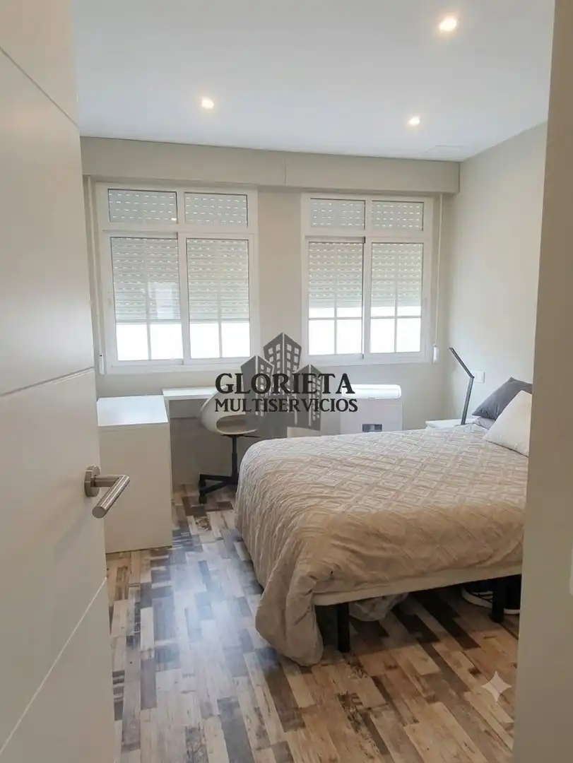 Habitación de Piso en venta en Vigo  con Calefacción, Jardín privado y Amueblado