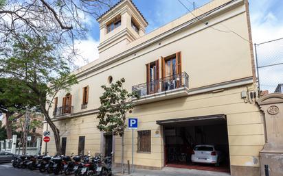 Vista exterior de Casa o xalet en venda en  Barcelona Capital amb Terrassa i Balcó