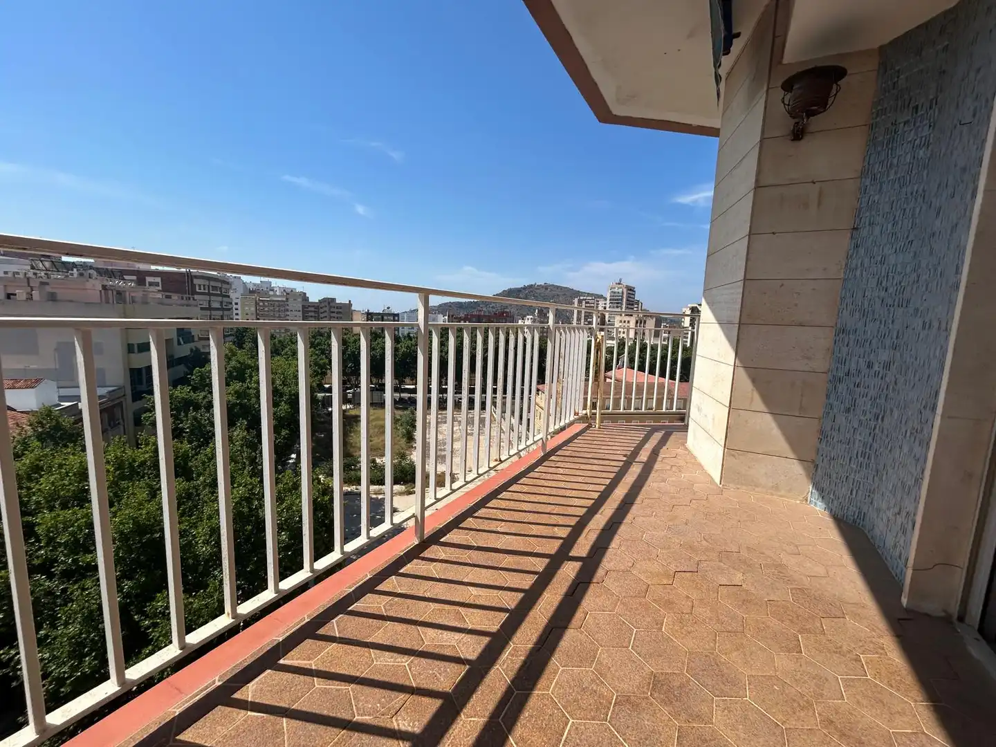 Appartamento con terrazza in vendita a Calle Jiménez de la Espada, imagen 3