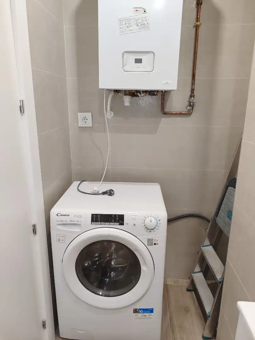 Bathroom of Flat for rent in Madrid  with Air Conditioner, Heating and Storage room