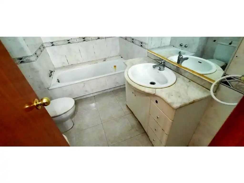 Badezimmer von Wohnung zum Verkauf in Salt