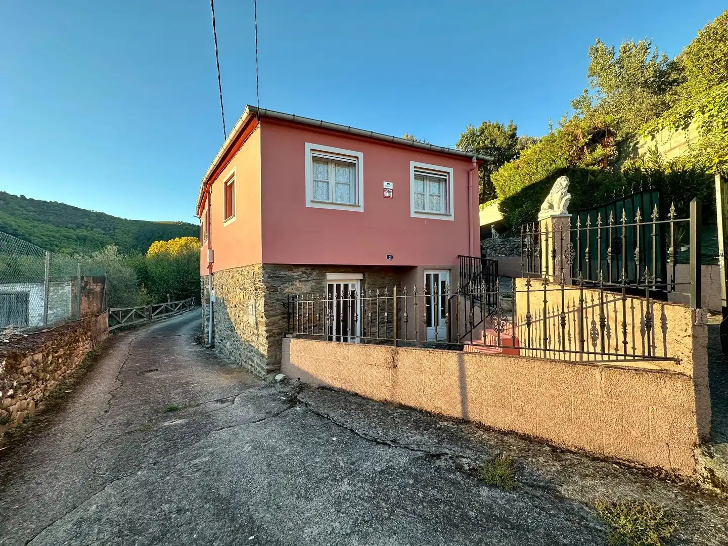 Außenansicht von Country house zum Verkauf in Carucedo mit Heizung, Privatgarten und Abstellraum