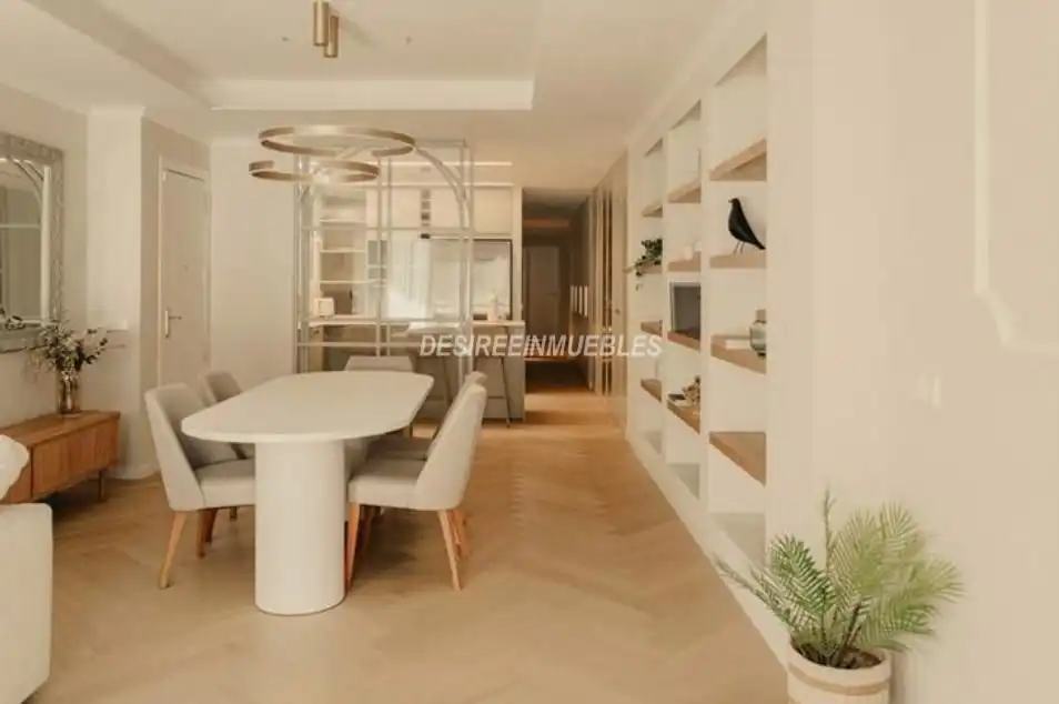 Appartamento con terrazza in vendita a Carrer de Ciril Amorós, imagen 2