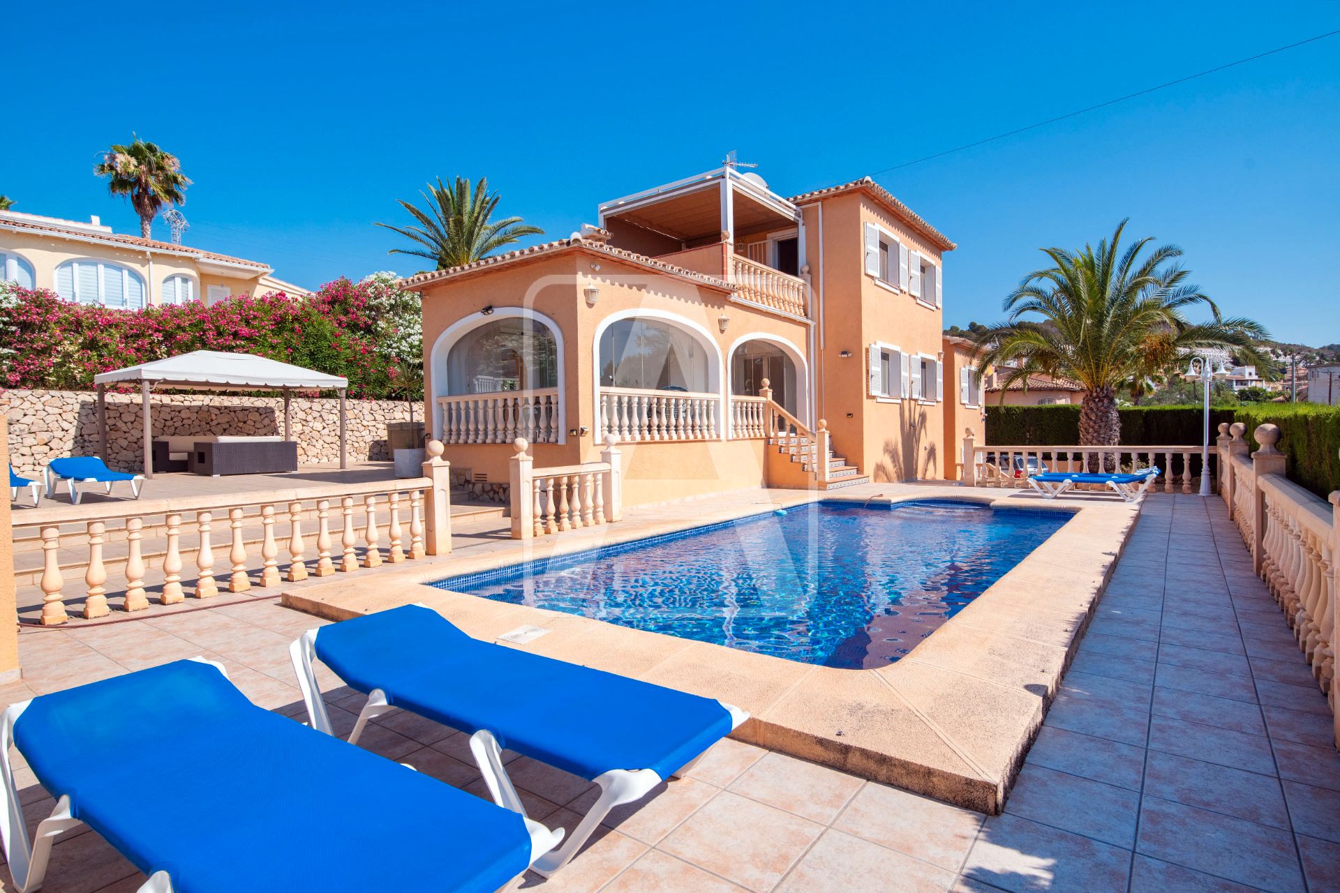 Vista exterior de Casa o xalet en venda en Calpe / Calp amb Aire condicionat, Calefacció i Jardí privat