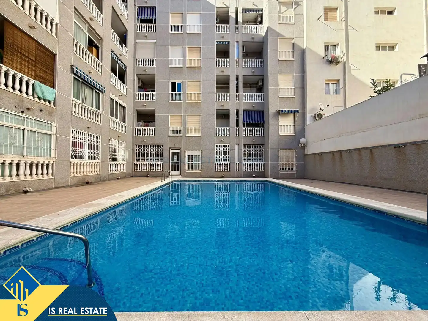 Apartment with pool for sale in Playa del Cura