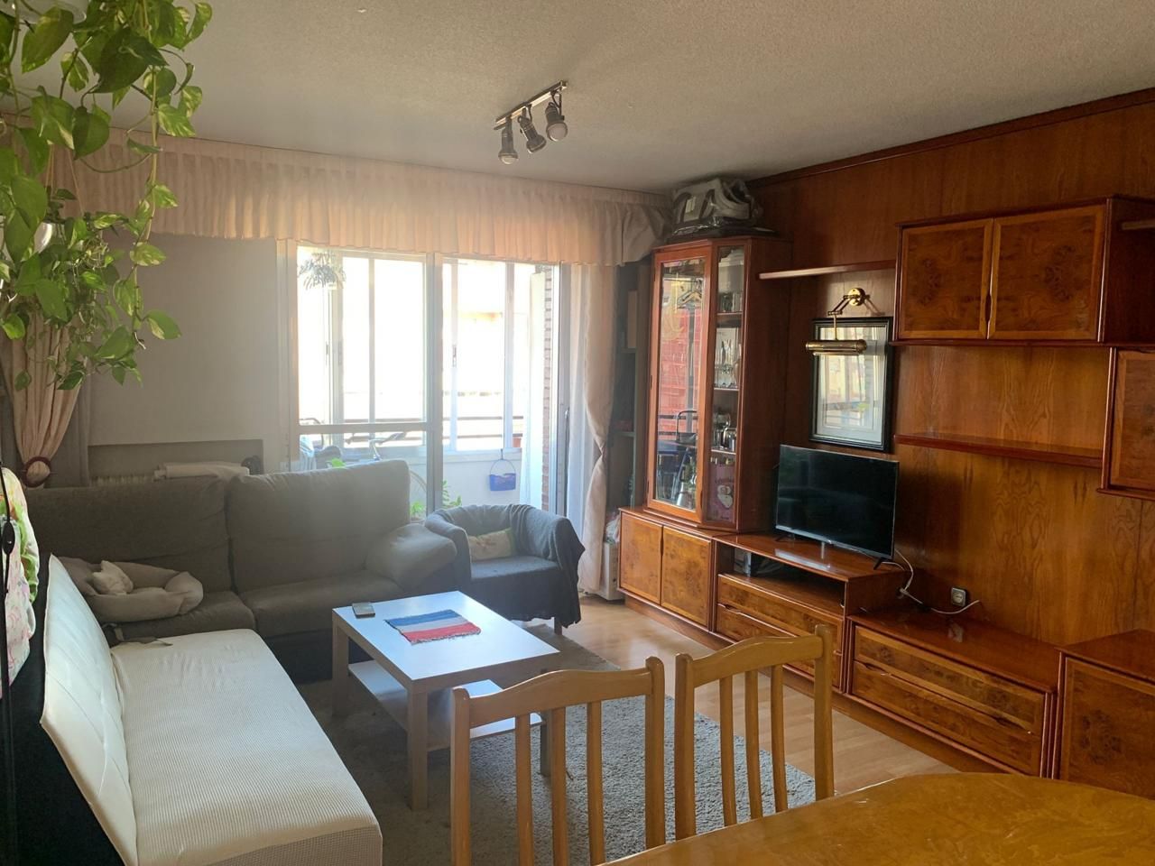 Sala d'estar de Pis en venda en  Madrid Capital amb Calefacció i Terrassa