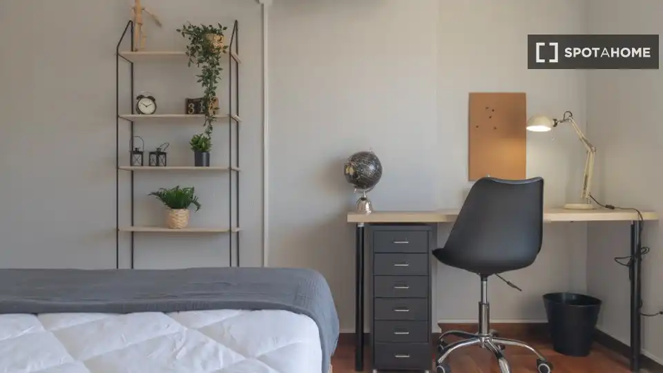 Bedroom of Flat for rent in Madrid  with Air Conditioner, Heating and Furnished