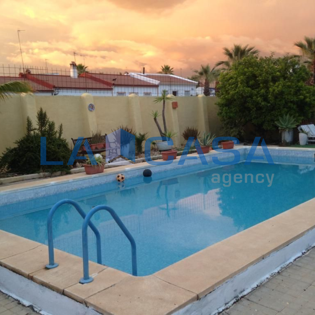 Swimming pool of House or chalet for sale in Villamanrique de la Condesa  with Terrace and Storage room