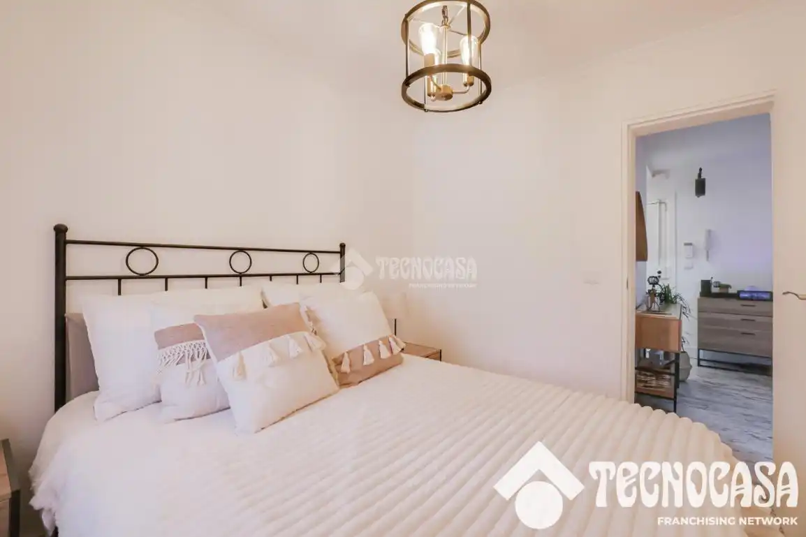 Bedroom of Flat for sale in Barcelona  with Air Conditioner