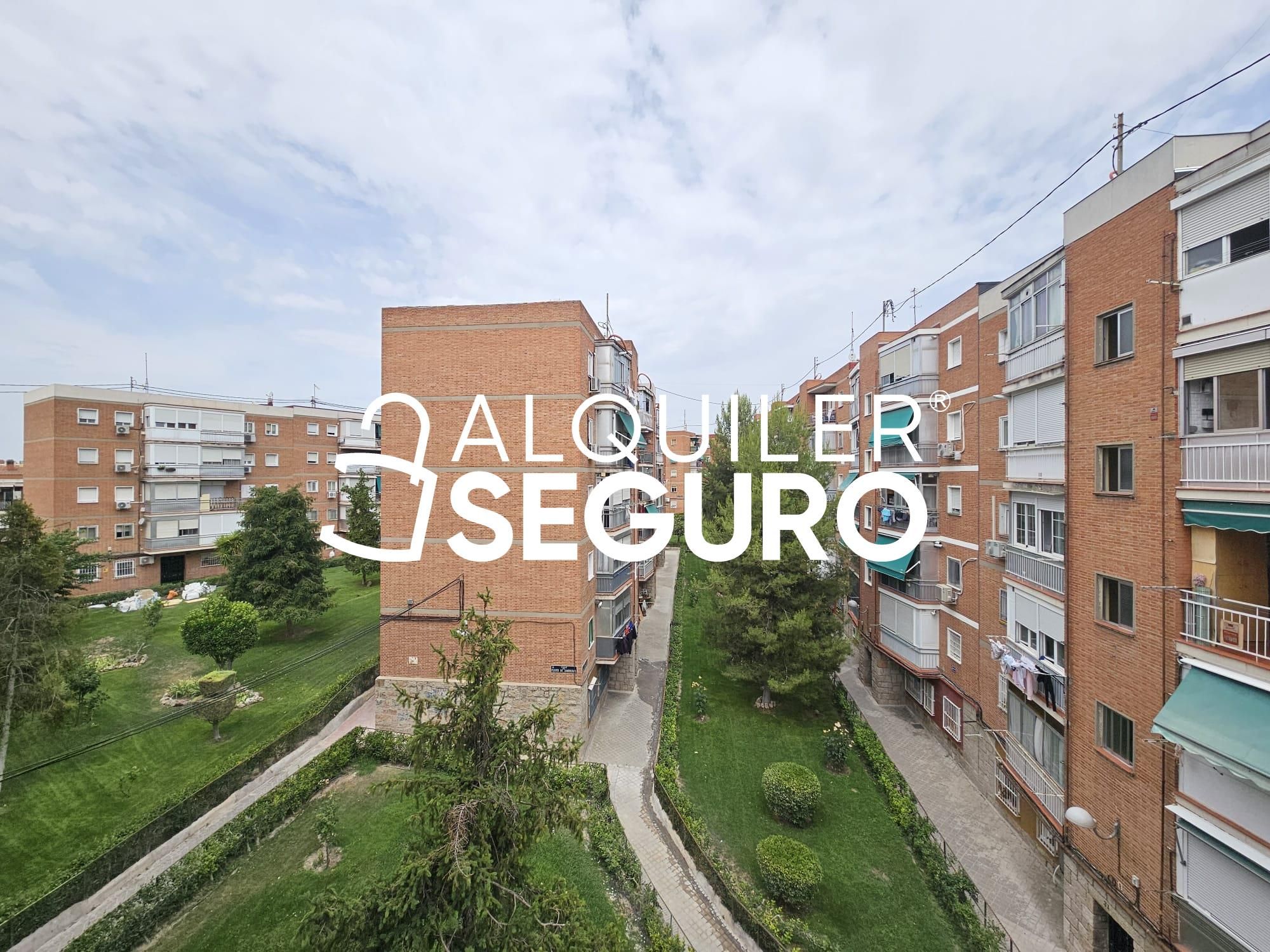 Exterior view of Flat to rent in  Madrid Capital  with Heating and Furnished