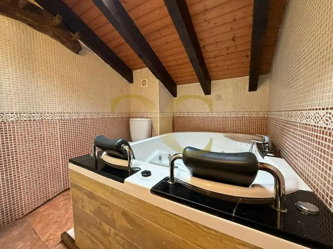 Badezimmer von Maisonette zum Verkauf in Llanes mit Heizung, Privatgarten und Terrasse