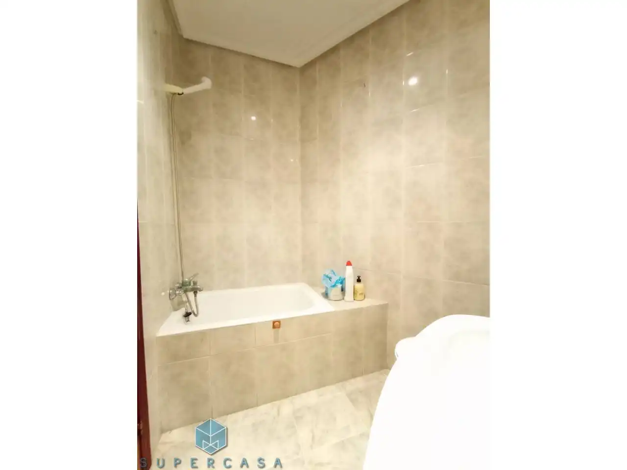 Baño de Piso en venta en Mora con Aire acondicionado, Calefacción y Terraza