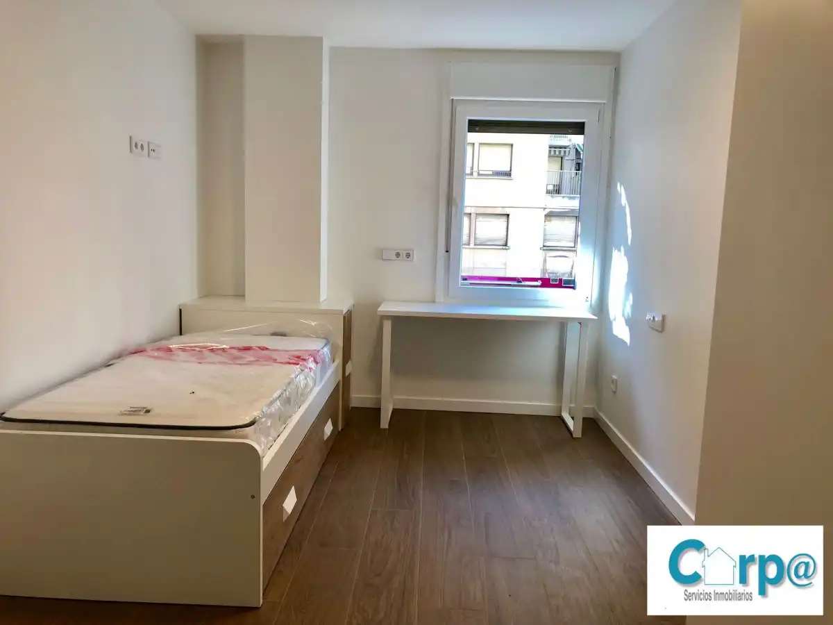 Habitación de Piso de alquiler en  Pamplona / Iruña con Calefacción, Terraza y Amueblado