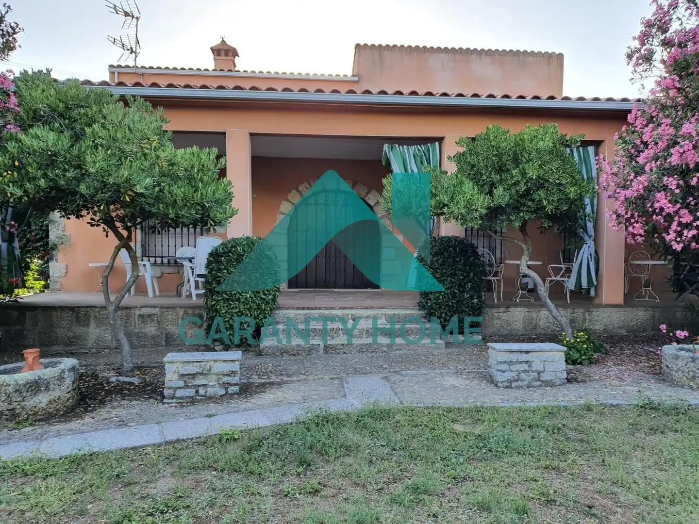 Chalet con piscina en venta en Arroyo de la Luz, imagen 4