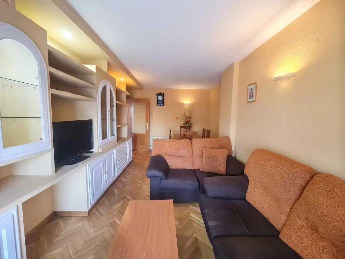 Living room of Flat for sale in Fuenlabrada  with Air Conditioner, Heating and Parquet flooring