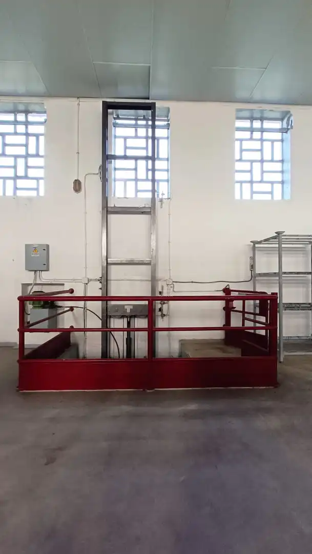 Fabrikhallen zum Verkauf in Tineo