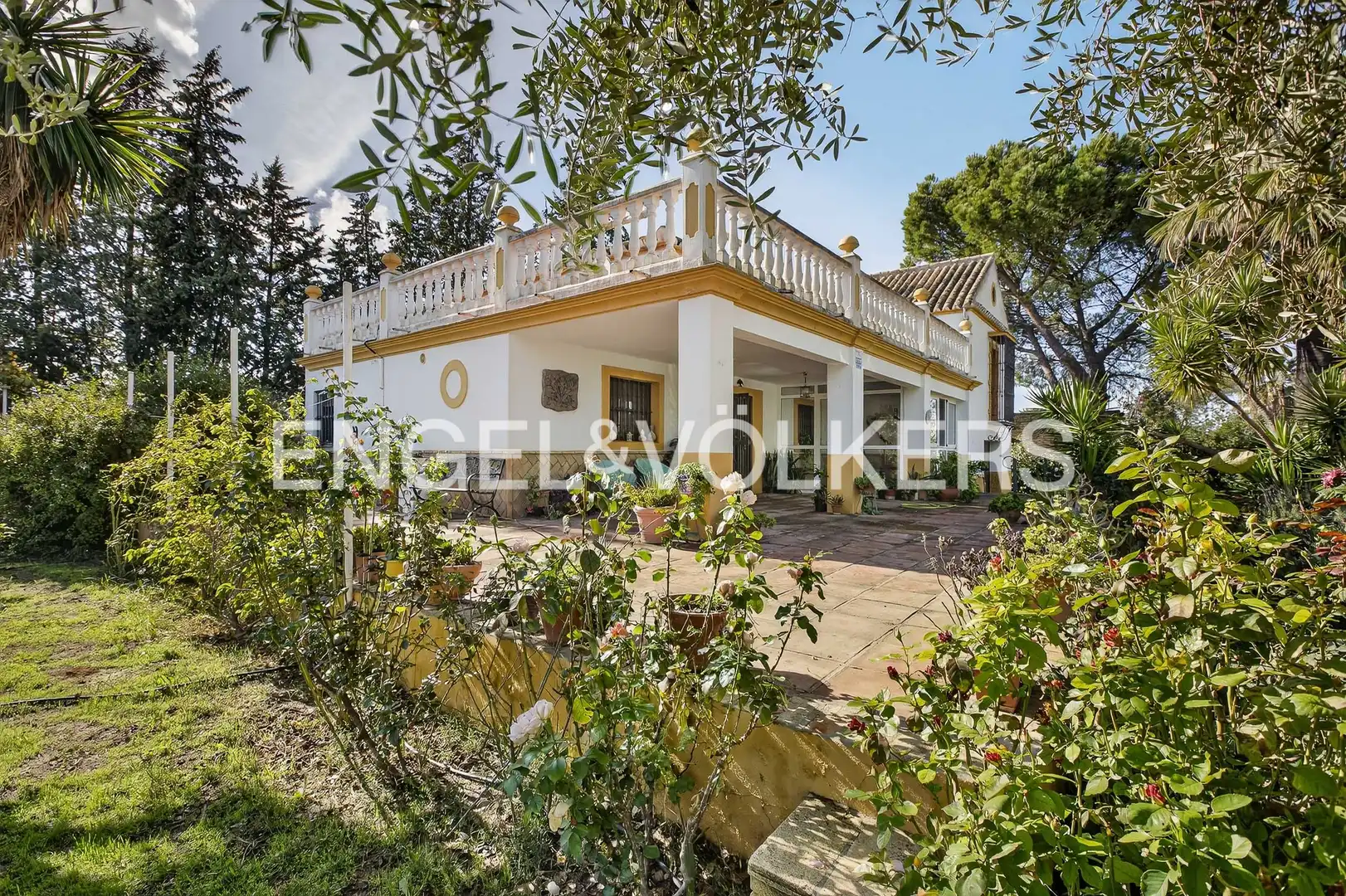Exterior view of Houses for sale in Morón de la Frontera  with Air Conditioner, Heating and Private garden