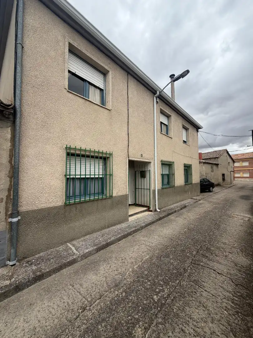 Vista exterior de Finca rústica en venda en Megeces amb Terrassa, Traster i Moblat