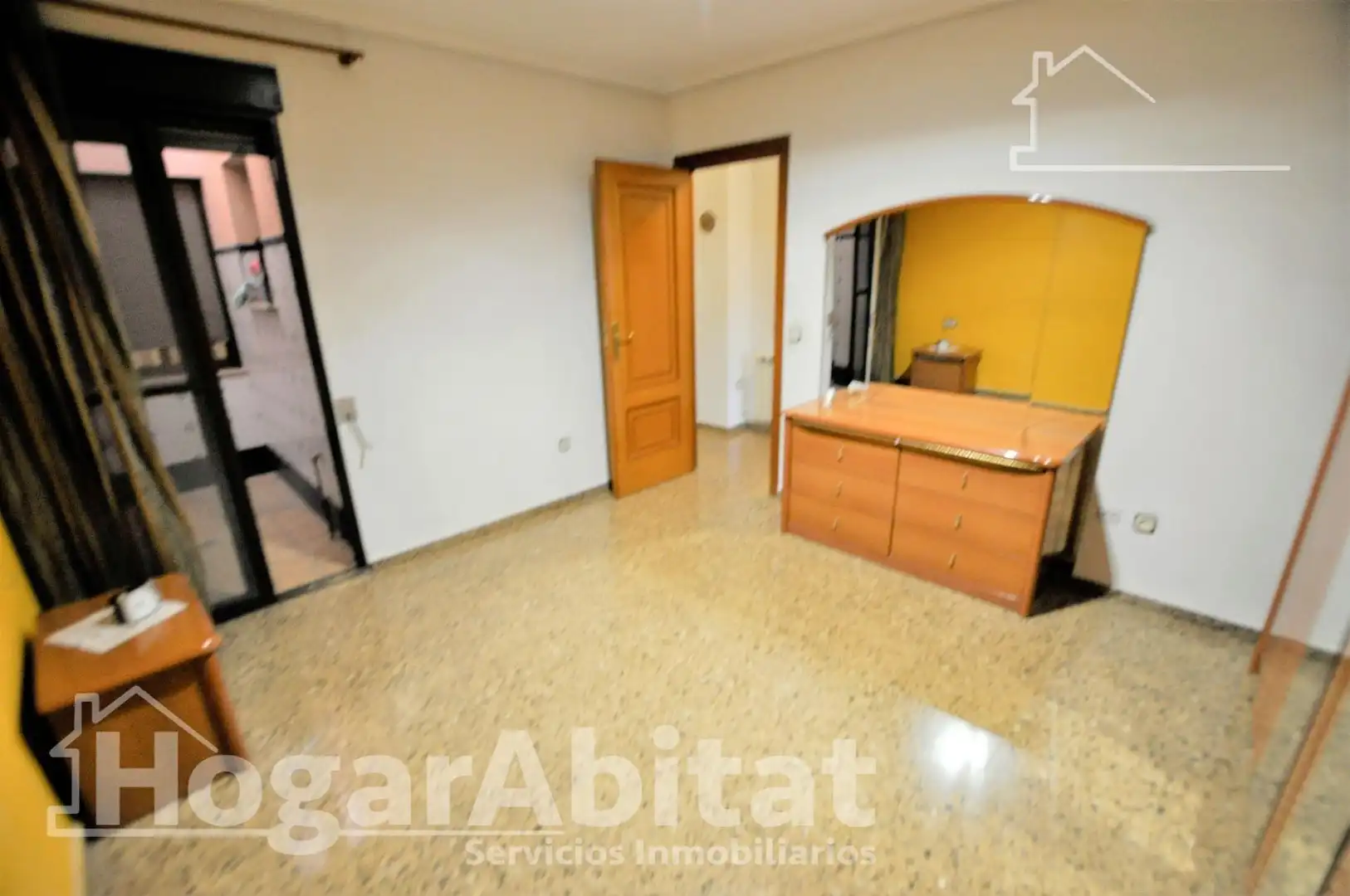Dormitori de Casa o xalet en venda en La Pobla de Vallbona amb Terrassa i Traster