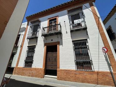 House with balcony for sale in Bollullos Par del Condado