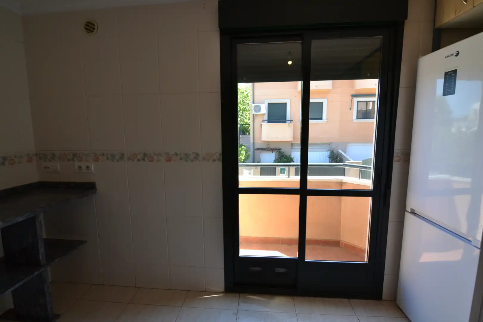 Terrasse von Einfamilien-Reihenhaus zur Miete in Plasencia mit Klimaanlage, Heizung und Terrasse