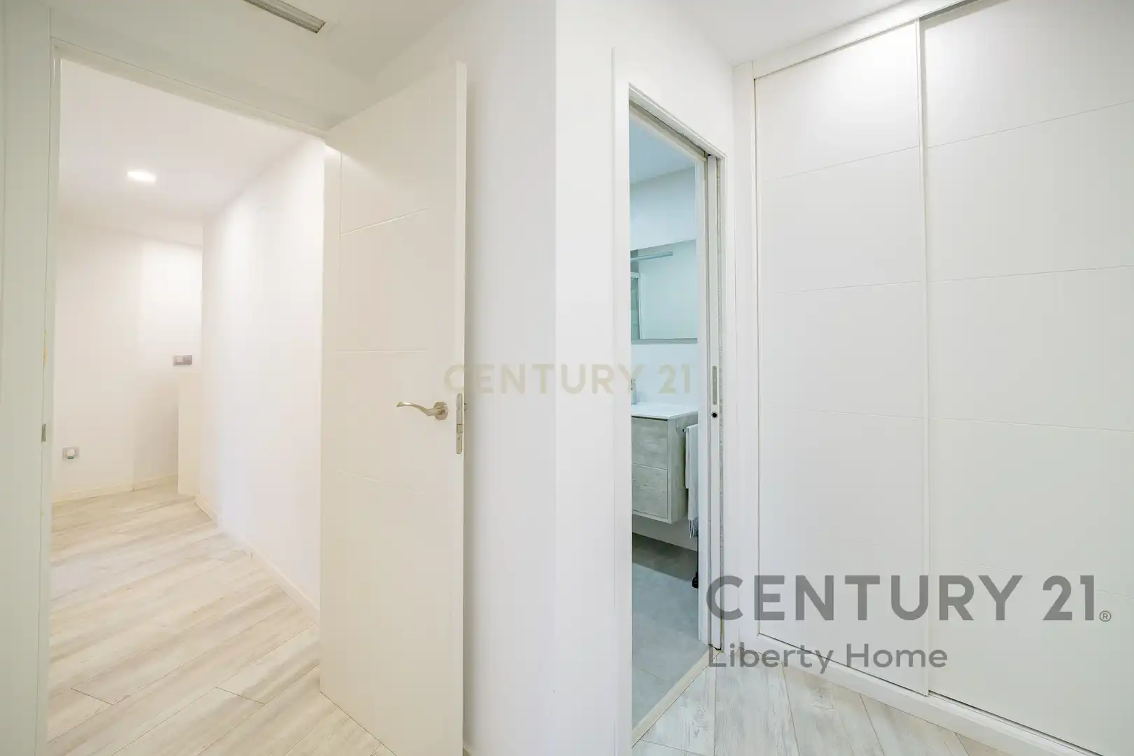 Apartments for rent in Valencia  with Air Conditioner, Private garden and Oven