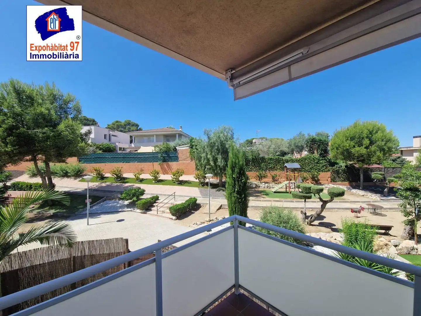 Vista exterior de Apartament en venda en Salou amb Aire condicionat, Calefacció i Jardí privat