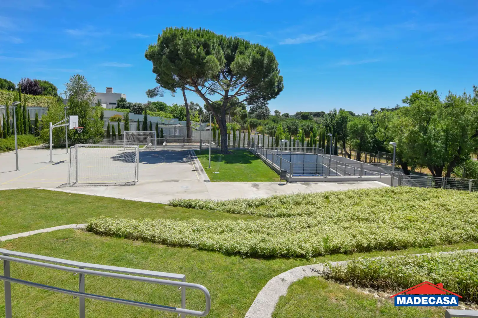 Terraza de Ático en venta en Pozuelo de Alarcón con Aire acondicionado, Calefacción y Jardín privado