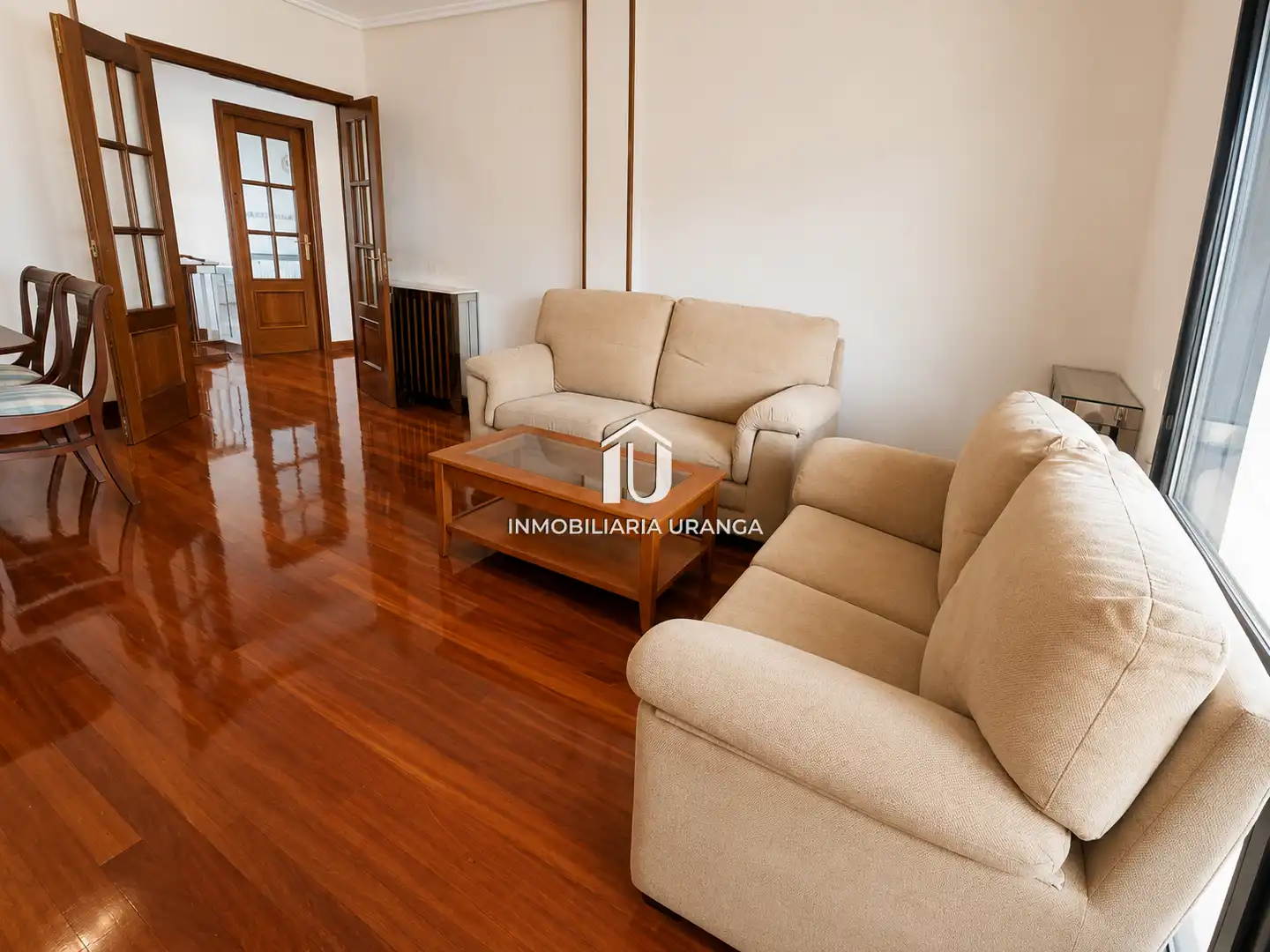 Sala de estar de Piso en venta en Castro-Urdiales con Calefacción, Terraza y Piscina comunitaria