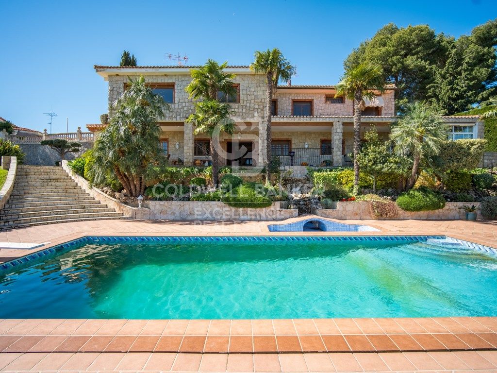Exterior view of House or chalet for sale in Chiva  with Air Conditioner, Heating and Private garden
