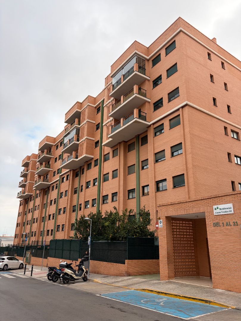 Vista exterior de Pis en venda en Paterna amb Aire condicionat, Jardí privat i Terrassa