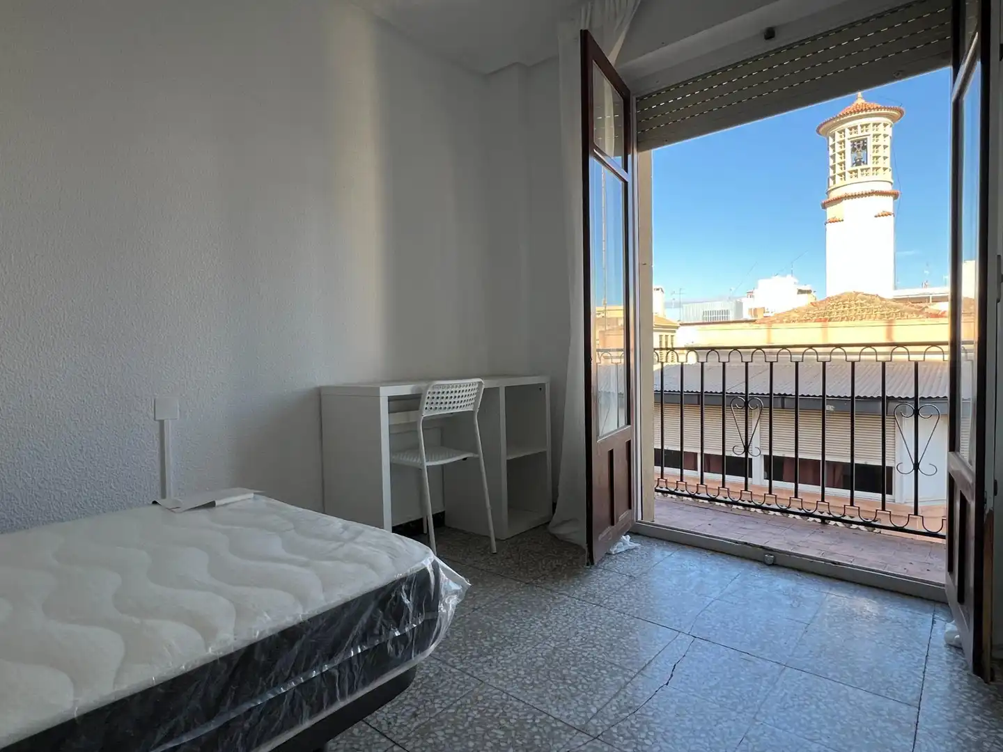 Habitación de Piso de alquiler en Elche / Elx con Amueblado y Balcón