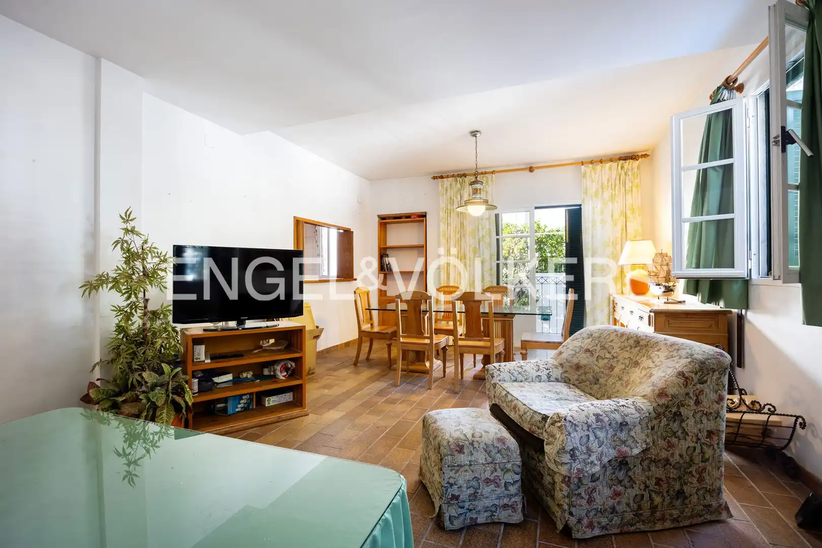 Sala d'estar de Casa o xalet en venda en Sanlúcar de Barrameda amb Calefacció, Jardí privat i Terrassa
