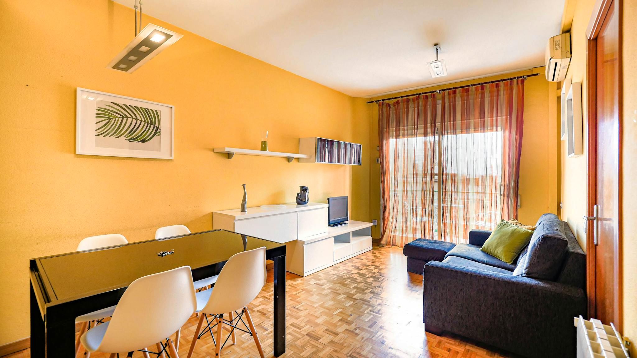 Living room of Flat to rent in  Barcelona Capital  with Air Conditioner, Heating and Washing machine