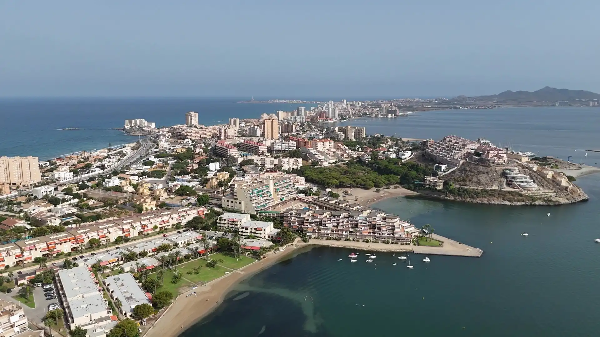 Vista exterior de Casa o xalet en venda en La Manga del Mar Menor amb Aire condicionat, Calefacció i Jardí privat