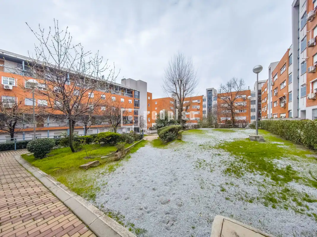 Exterior view of Flat for sale in Madrid  with Heating, Private garden and Parquet flooring