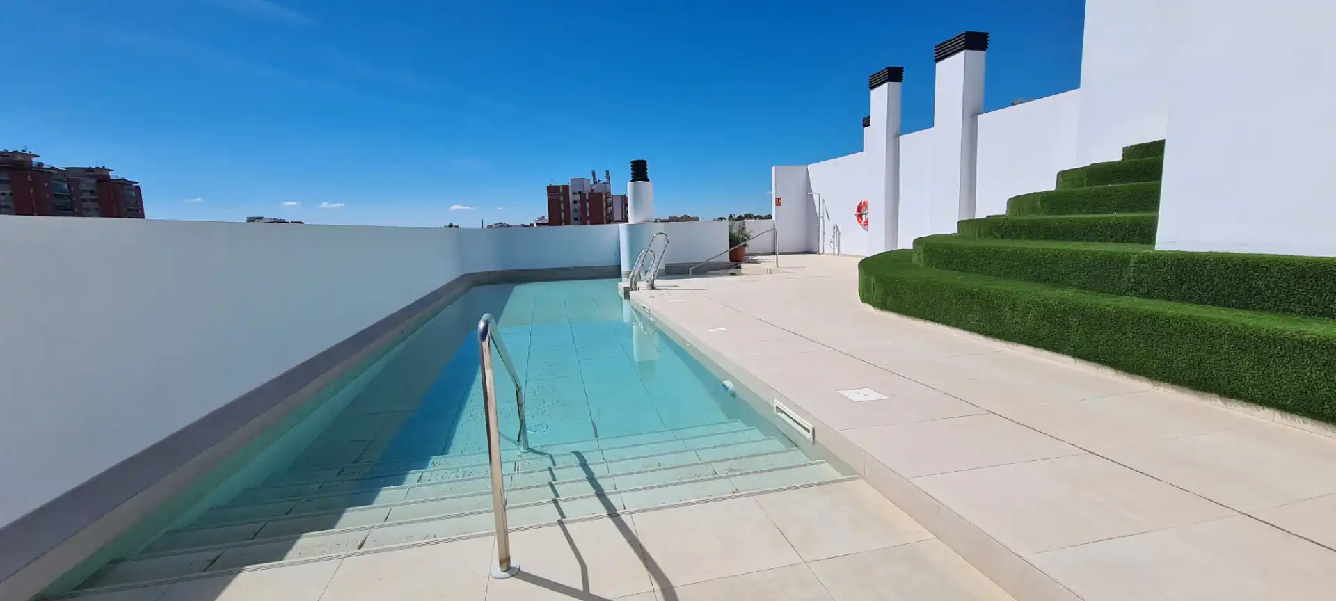 Piscina de Àtic en venda en  Sevilla Capital amb Aire condicionat, Calefacció i Terrassa