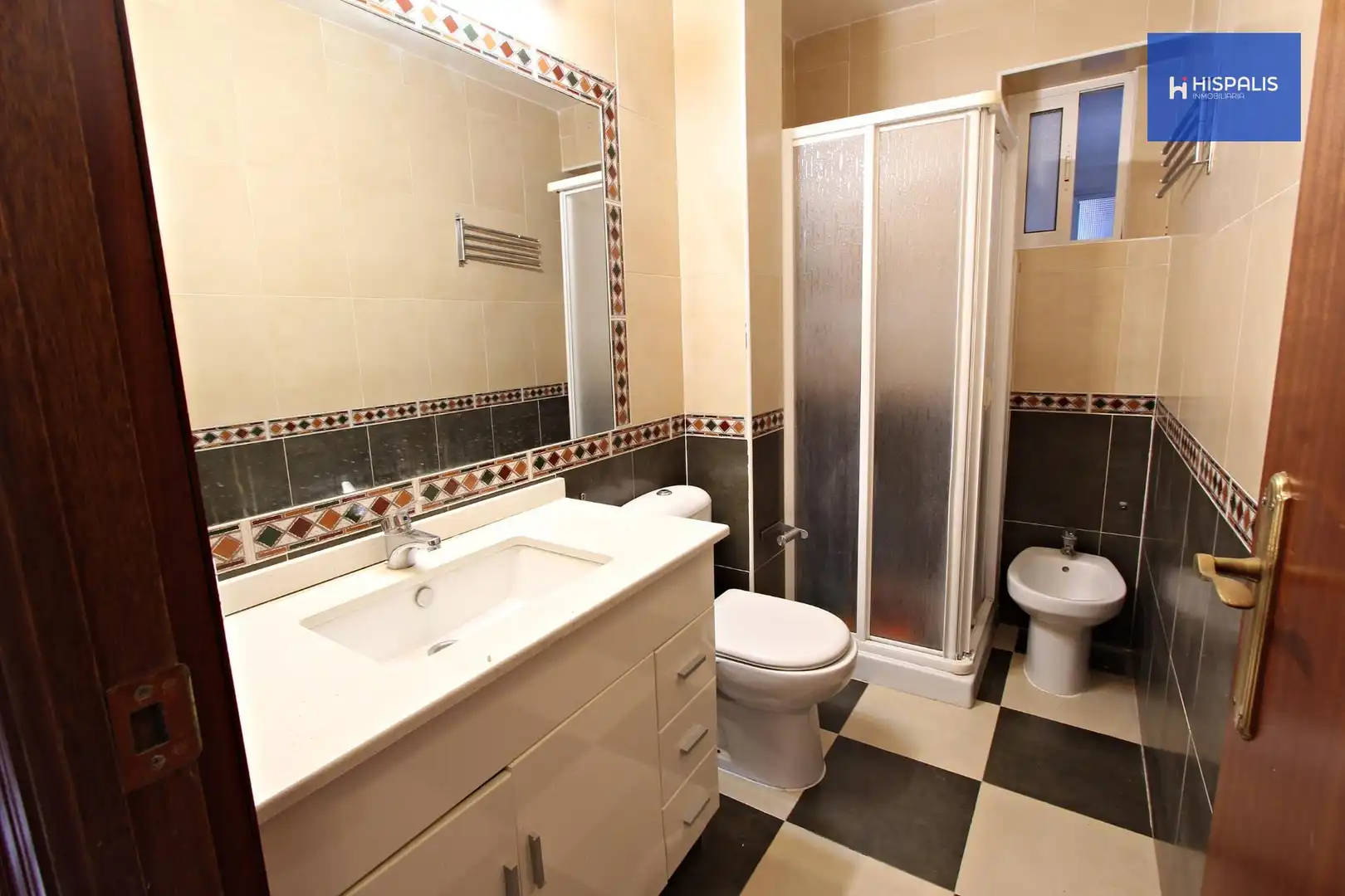 Bathroom of Flat for sale in Sevilla  with Air Conditioner