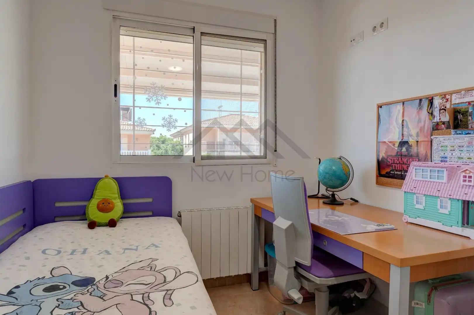 Dormitori de Casa adosada en venda en La Pobla de Vallbona amb Aire condicionat, Calefacció i Jardí privat