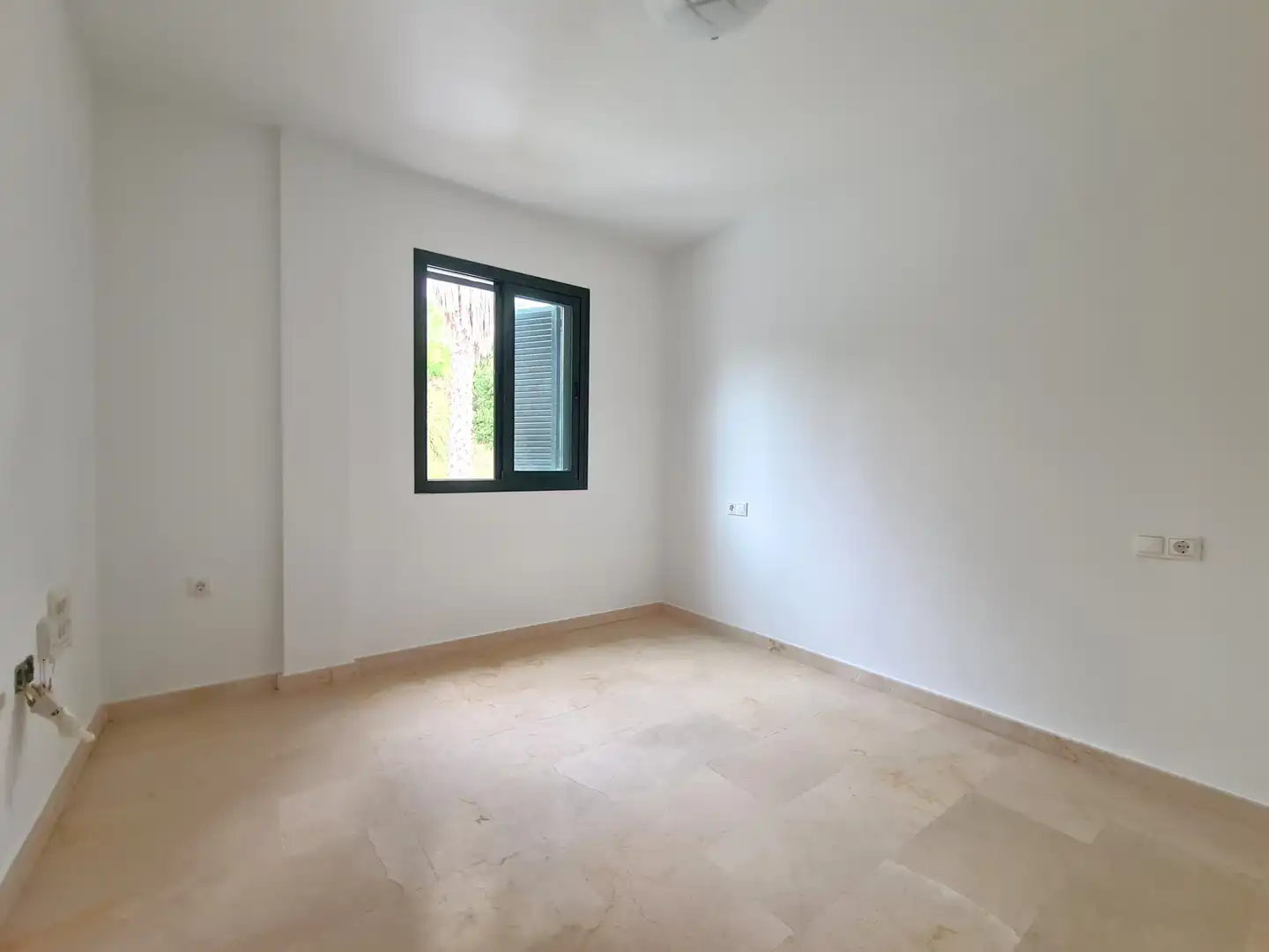 Habitación de Casa adosada en venta en Manilva con Terraza, Jacuzzi y Internet