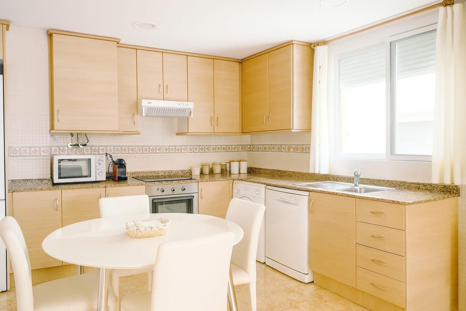 Cuina de Apartament en venda en Moncofa amb Terrassa i Piscina comunitària