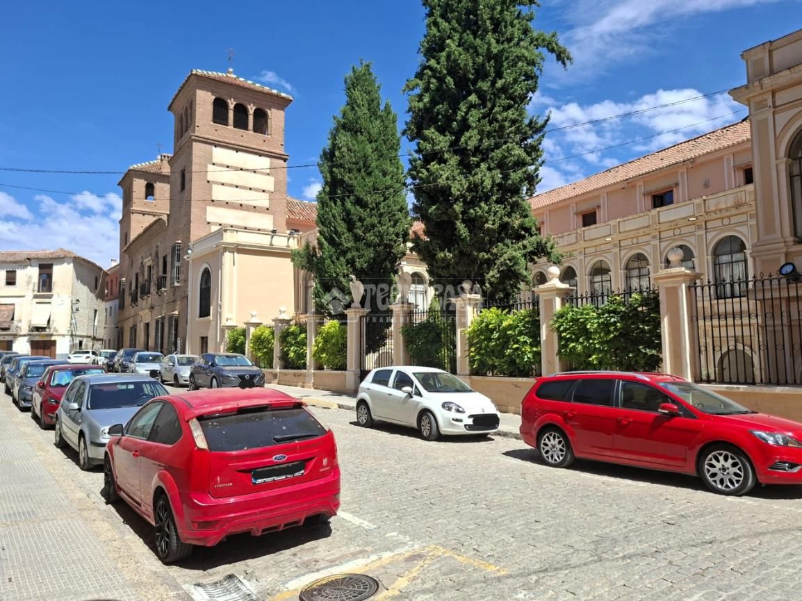 Vista exterior de Casa adosada en venda en Guadix amb Calefacció