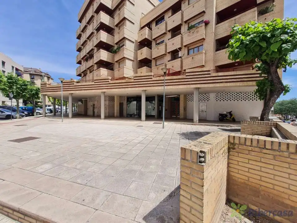Local comercial en venda a Calle Fuente Canónigos 11