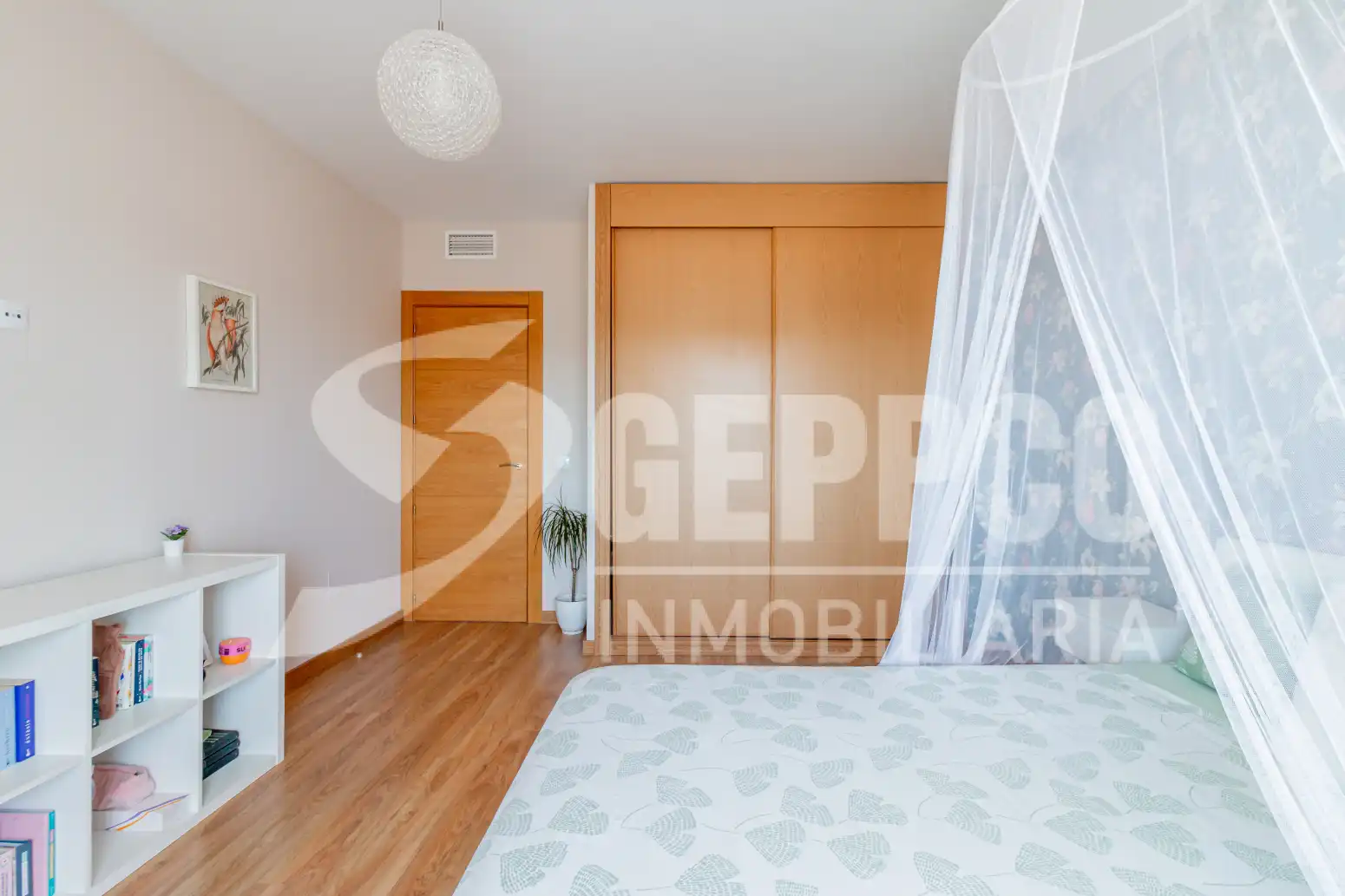 Habitación de Casa adosada en venta en Alcalá de Henares con Calefacción, Terraza y Piscina comunitaria