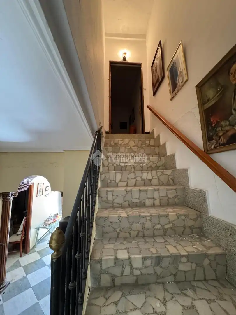 Casa aparellada amb terrassa en venda a Lupión, imagen 4